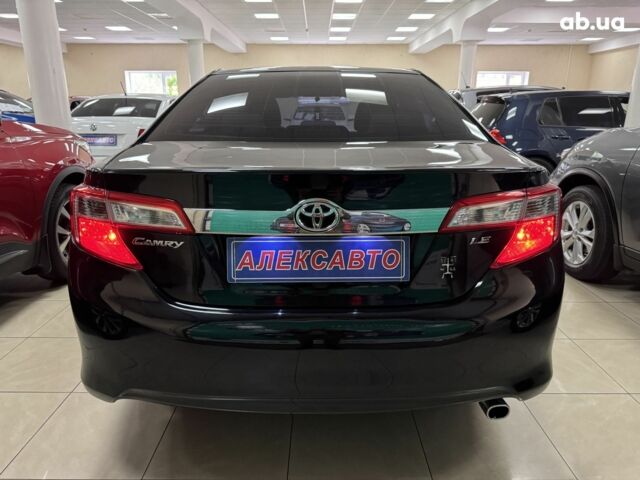 Черный Тойота Камри, объемом двигателя 0 л и пробегом 154 тыс. км за 10000 $, фото 9 на Automoto.ua