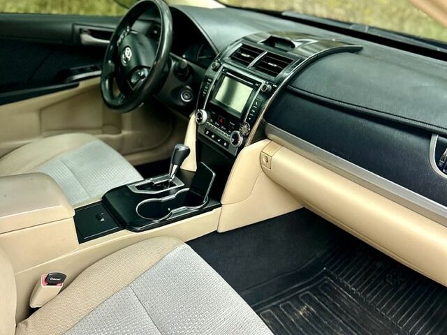 Черный Тойота Камри, объемом двигателя 2.5 л и пробегом 210 тыс. км за 10000 $, фото 7 на Automoto.ua