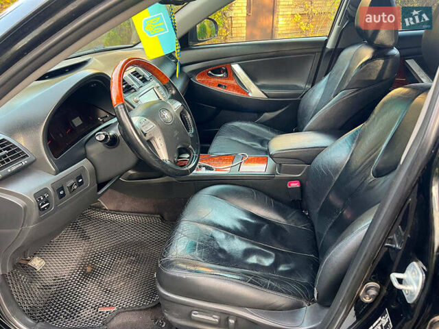 Черный Тойота Камри, объемом двигателя 3.5 л и пробегом 293 тыс. км за 9990 $, фото 10 на Automoto.ua