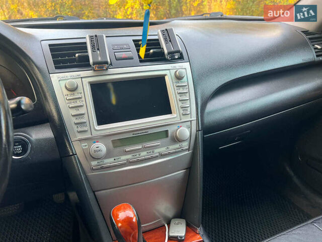Черный Тойота Камри, объемом двигателя 3.5 л и пробегом 293 тыс. км за 9990 $, фото 12 на Automoto.ua