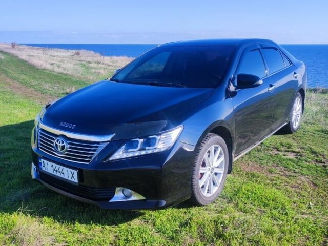 Черный Тойота Камри, объемом двигателя 2.5 л и пробегом 300 тыс. км за 12300 $, фото 2 на Automoto.ua