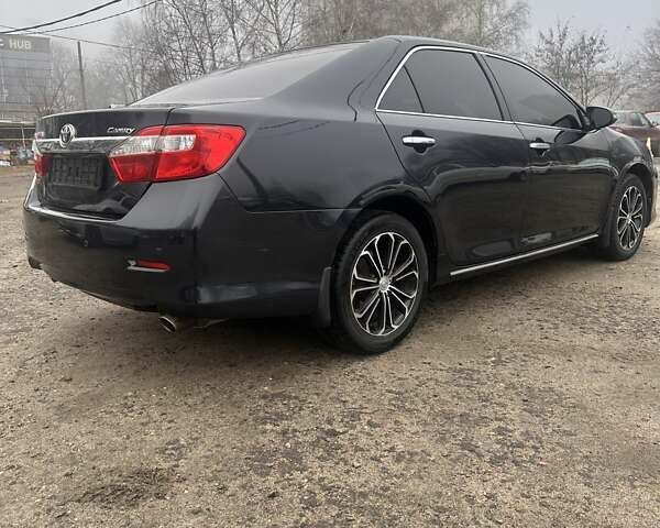 Чорний Тойота Камрі, об'ємом двигуна 0 л та пробігом 232 тис. км за 12700 $, фото 5 на Automoto.ua