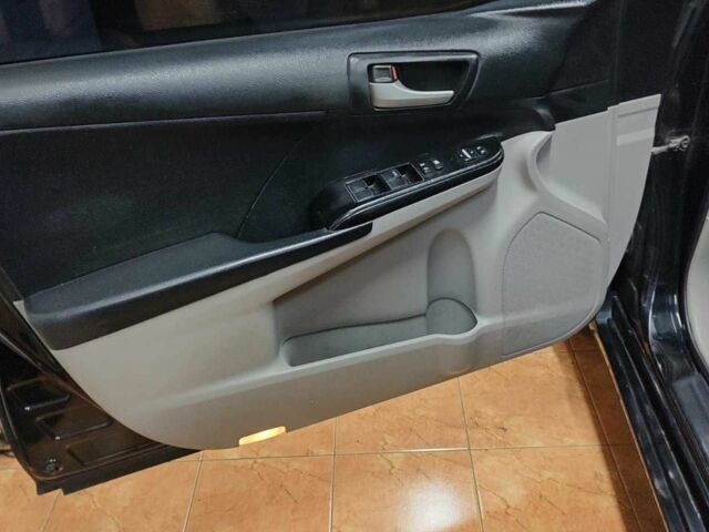 Черный Тойота Камри, объемом двигателя 2.5 л и пробегом 290 тыс. км за 9500 $, фото 11 на Automoto.ua