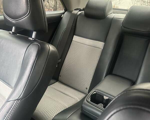 Чорний Тойота Камрі, об'ємом двигуна 2.5 л та пробігом 184 тис. км за 11111 $, фото 8 на Automoto.ua