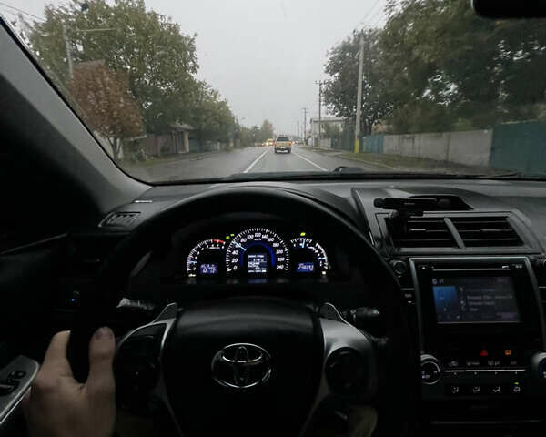 Черный Тойота Камри, объемом двигателя 2.5 л и пробегом 252 тыс. км за 10500 $, фото 2 на Automoto.ua