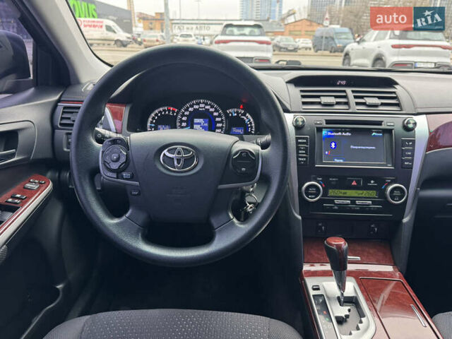 Черный Тойота Камри, объемом двигателя 2.5 л и пробегом 143 тыс. км за 12999 $, фото 22 на Automoto.ua