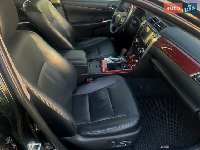 Чорний Тойота Камрі, об'ємом двигуна 2.5 л та пробігом 236 тис. км за 15200 $, фото 16 на Automoto.ua