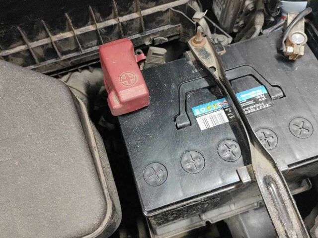 Черный Тойота Камри, объемом двигателя 2.5 л и пробегом 290 тыс. км за 9500 $, фото 20 на Automoto.ua