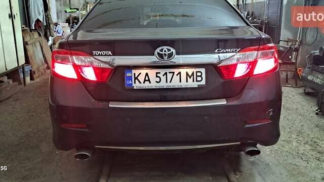 Чорний Тойота Камрі, об'ємом двигуна 2.5 л та пробігом 228 тис. км за 13600 $, фото 4 на Automoto.ua