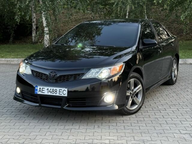 Черный Тойота Камри, объемом двигателя 2.5 л и пробегом 198 тыс. км за 10900 $, фото 1 на Automoto.ua