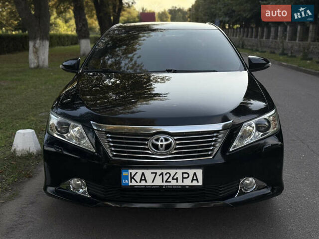 Черный Тойота Камри, объемом двигателя 2.5 л и пробегом 136 тыс. км за 14300 $, фото 2 на Automoto.ua
