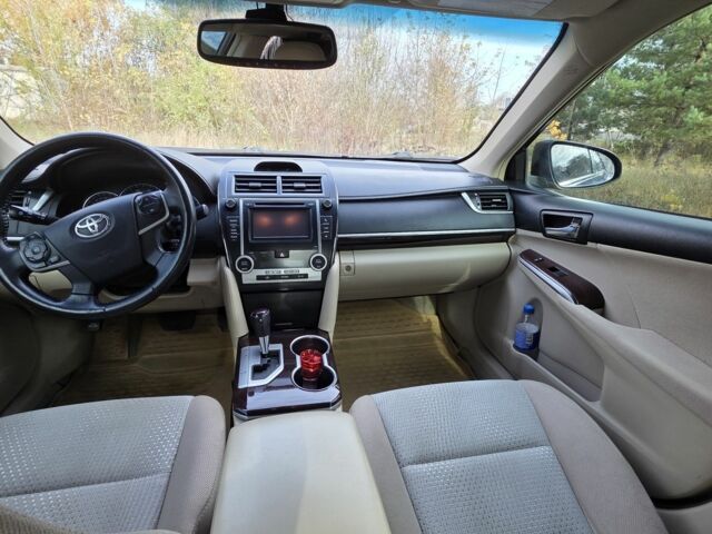 Чорний Тойота Камрі, об'ємом двигуна 2.5 л та пробігом 230 тис. км за 9999 $, фото 4 на Automoto.ua