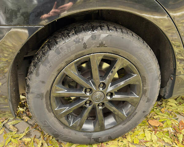 Черный Тойота Камри, объемом двигателя 2.36 л и пробегом 231 тыс. км за 9900 $, фото 9 на Automoto.ua