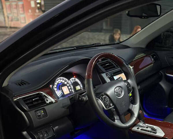 Чорний Тойота Камрі, об'ємом двигуна 2.5 л та пробігом 216 тис. км за 13000 $, фото 5 на Automoto.ua