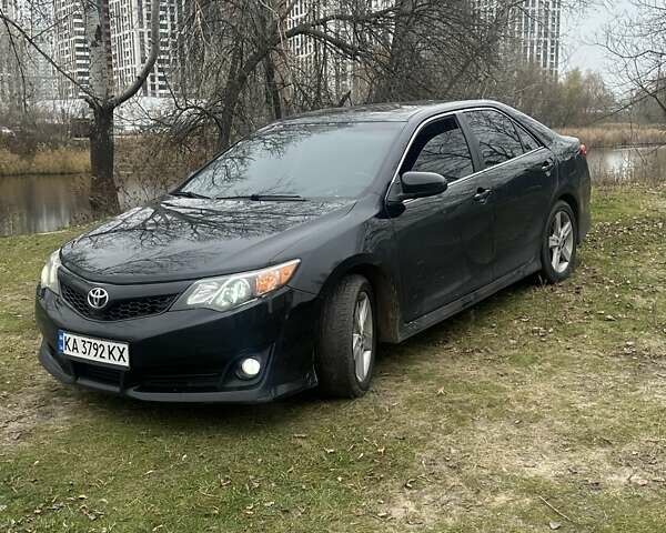 Чорний Тойота Камрі, об'ємом двигуна 2.5 л та пробігом 184 тис. км за 11111 $, фото 1 на Automoto.ua