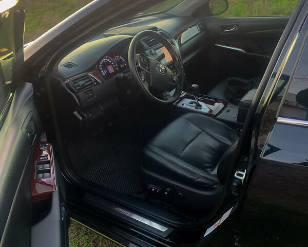 Чорний Тойота Камрі, об'ємом двигуна 2.5 л та пробігом 236 тис. км за 15200 $, фото 23 на Automoto.ua