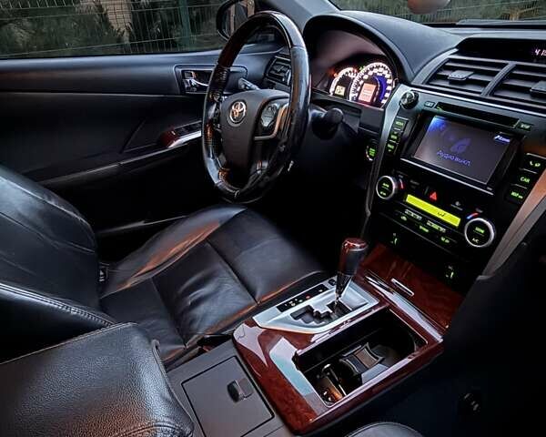 Чорний Тойота Камрі, об'ємом двигуна 2.5 л та пробігом 173 тис. км за 13000 $, фото 3 на Automoto.ua