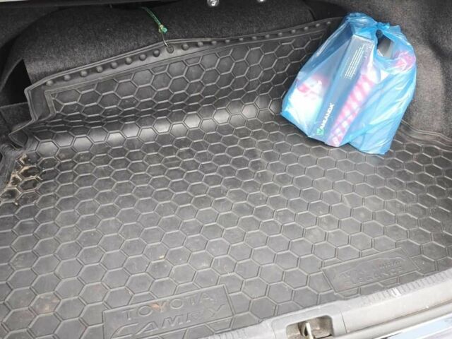 Черный Тойота Камри, объемом двигателя 2.5 л и пробегом 290 тыс. км за 9500 $, фото 12 на Automoto.ua