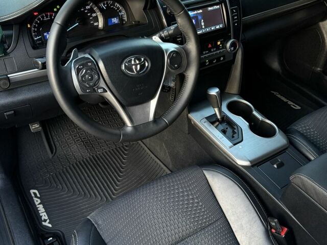 Черный Тойота Камри, объемом двигателя 2.5 л и пробегом 198 тыс. км за 10900 $, фото 12 на Automoto.ua