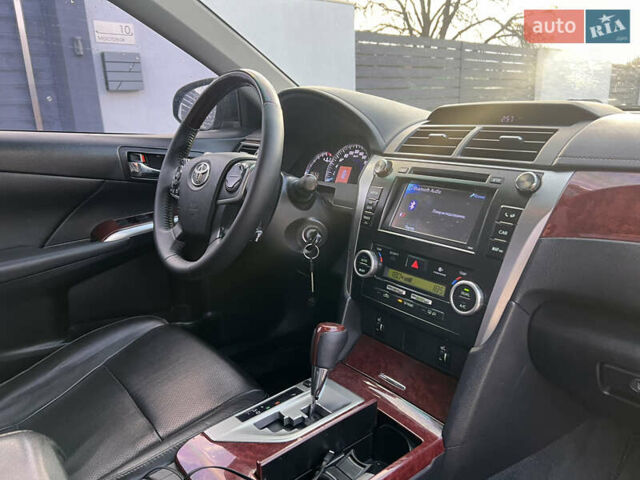 Черный Тойота Камри, объемом двигателя 2.5 л и пробегом 235 тыс. км за 10200 $, фото 10 на Automoto.ua