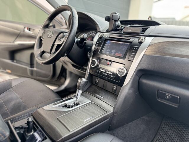 Черный Тойота Камри, объемом двигателя 2.5 л и пробегом 255 тыс. км за 13500 $, фото 21 на Automoto.ua
