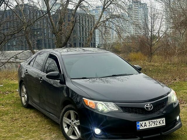 Черный Тойота Камри, объемом двигателя 2.5 л и пробегом 184 тыс. км за 11111 $, фото 1 на Automoto.ua