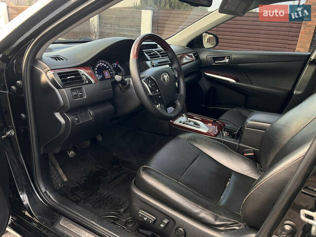 Черный Тойота Камри, объемом двигателя 2.5 л и пробегом 235 тыс. км за 10200 $, фото 4 на Automoto.ua