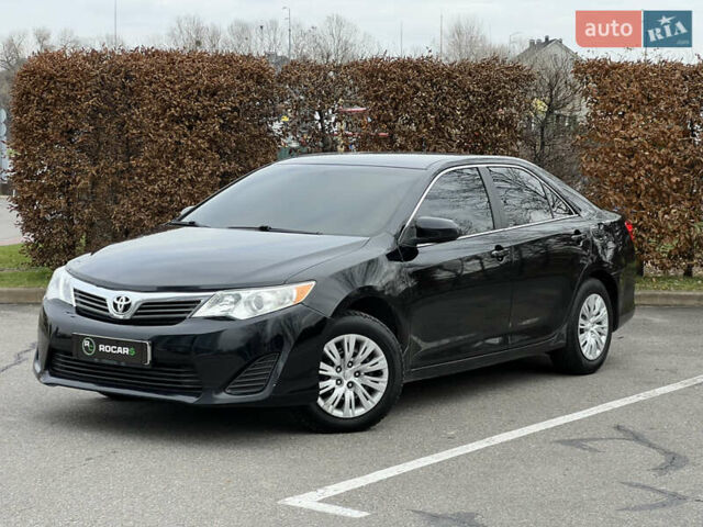 Чорний Тойота Камрі, об'ємом двигуна 2.49 л та пробігом 199 тис. км за 10999 $, фото 8 на Automoto.ua