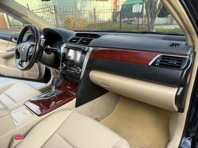 Черный Тойота Камри, объемом двигателя 2.5 л и пробегом 185 тыс. км за 12000 $, фото 20 на Automoto.ua