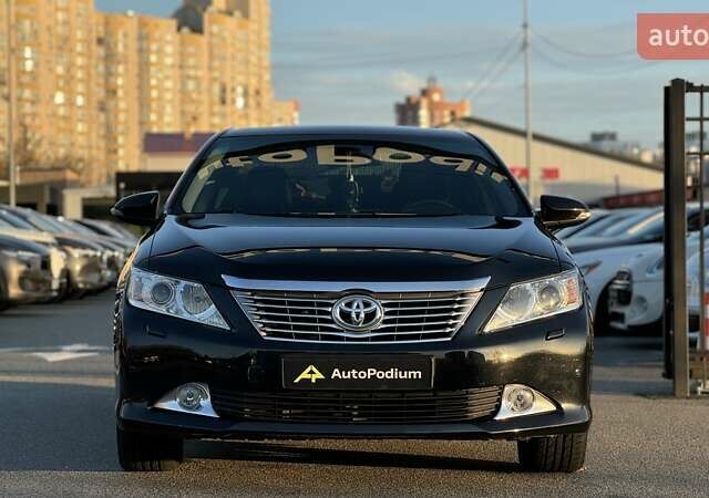 Черный Тойота Камри, объемом двигателя 2.5 л и пробегом 235 тыс. км за 16500 $, фото 1 на Automoto.ua