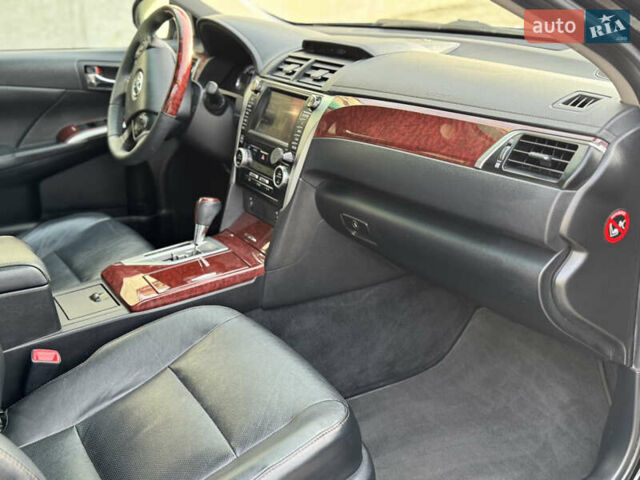 Чорний Тойота Камрі, об'ємом двигуна 2.5 л та пробігом 208 тис. км за 13700 $, фото 21 на Automoto.ua