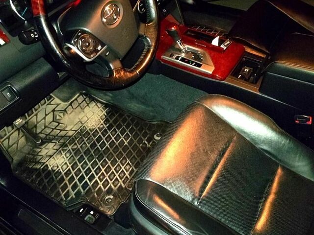 Черный Тойота Камри, объемом двигателя 3.5 л и пробегом 169 тыс. км за 15500 $, фото 3 на Automoto.ua