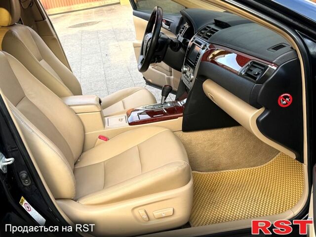 Черный Тойота Камри, объемом двигателя 2.5 л и пробегом 185 тыс. км за 12000 $, фото 12 на Automoto.ua