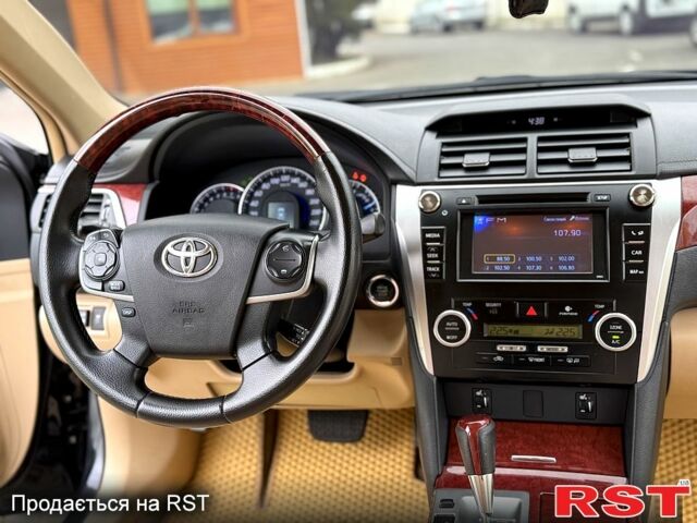 Черный Тойота Камри, объемом двигателя 2.5 л и пробегом 200 тыс. км за 9900 $, фото 8 на Automoto.ua