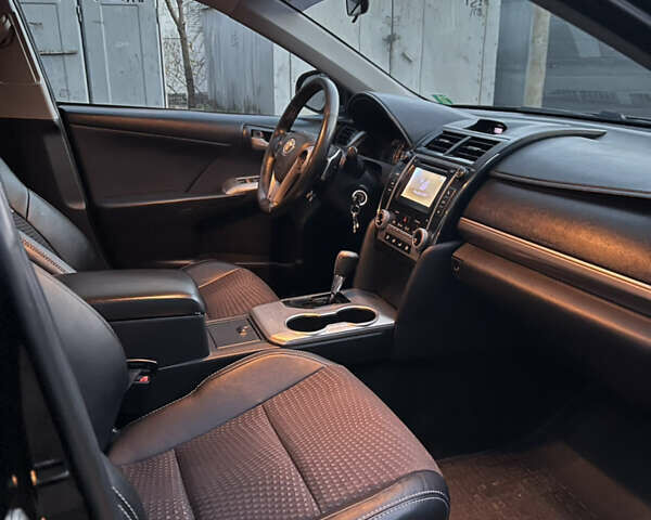 Чорний Тойота Камрі, об'ємом двигуна 2.49 л та пробігом 179 тис. км за 10900 $, фото 11 на Automoto.ua