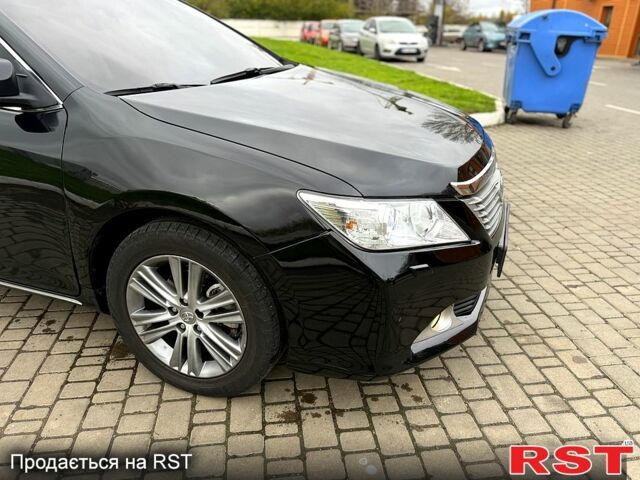 Черный Тойота Камри, объемом двигателя 2.5 л и пробегом 200 тыс. км за 9900 $, фото 1 на Automoto.ua