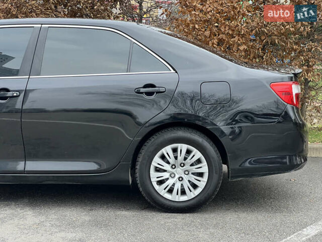 Чорний Тойота Камрі, об'ємом двигуна 2.49 л та пробігом 199 тис. км за 10999 $, фото 12 на Automoto.ua