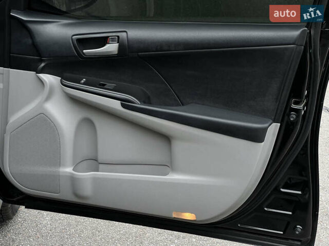 Чорний Тойота Камрі, об'ємом двигуна 2.49 л та пробігом 199 тис. км за 10999 $, фото 47 на Automoto.ua
