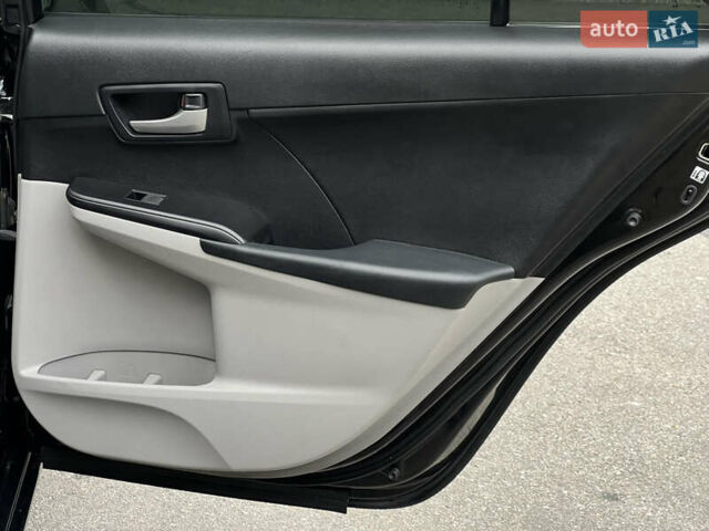 Чорний Тойота Камрі, об'ємом двигуна 2.49 л та пробігом 199 тис. км за 10999 $, фото 44 на Automoto.ua