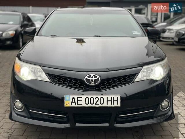 Черный Тойота Камри, объемом двигателя 2.49 л и пробегом 210 тыс. км за 12300 $, фото 1 на Automoto.ua