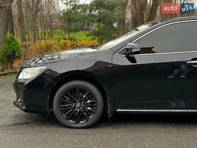 Черный Тойота Камри, объемом двигателя 2.5 л и пробегом 257 тыс. км за 13990 $, фото 12 на Automoto.ua