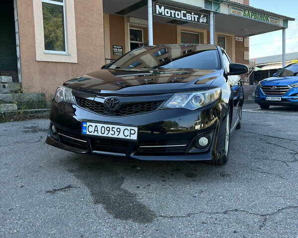 Тойота Камри 2014 в Мироновке на Automoto.ua Черный Тойота Камри, объемом двигателя 2.5 л и пробегом 175 тыс. км за 12600 $, фото 1 на Automoto.ua