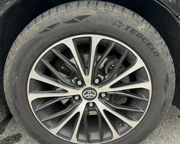 Черный Тойота Камри, объемом двигателя 2.49 л и пробегом 220 тыс. км за 10900 $, фото 10 на Automoto.ua