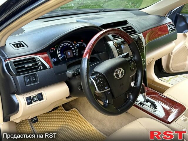 Черный Тойота Камри, объемом двигателя 2.5 л и пробегом 208 тыс. км за 9500 $, фото 7 на Automoto.ua