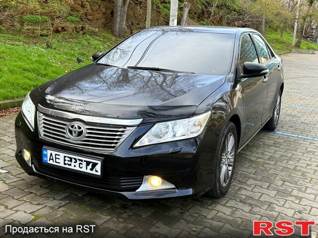 Черный Тойота Камри, объемом двигателя 2.5 л и пробегом 208 тыс. км за 9500 $, фото 2 на Automoto.ua