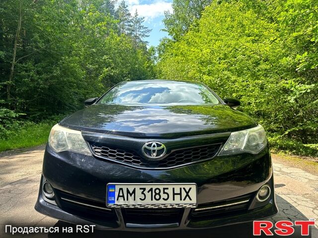 Черный Тойота Камри, объемом двигателя 2.5 л и пробегом 180 тыс. км за 12400 $, фото 1 на Automoto.ua