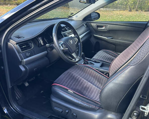 Чорний Тойота Камрі, об'ємом двигуна 2.49 л та пробігом 250 тис. км за 14500 $, фото 8 на Automoto.ua