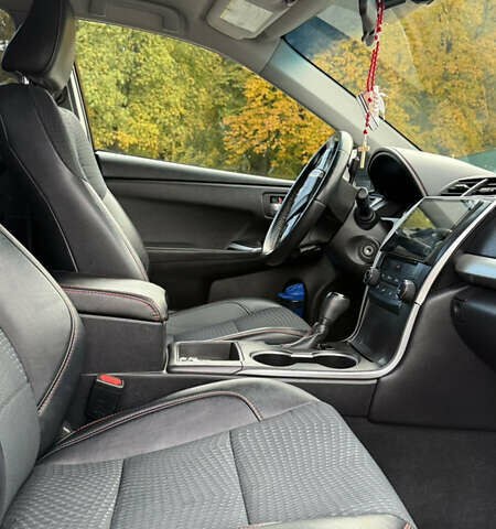 Тойота Камри 2015 в Волочиске на Automoto.ua Черный Тойота Камри, объемом двигателя 2.49 л и пробегом 183 тыс. км за 14400 $, фото 7 на Automoto.ua