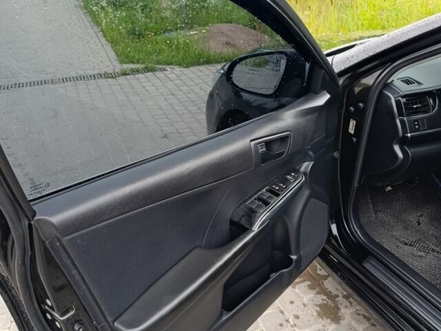Чорний Тойота Камрі, об'ємом двигуна 0 л та пробігом 250 тис. км за 10300 $, фото 9 на Automoto.ua