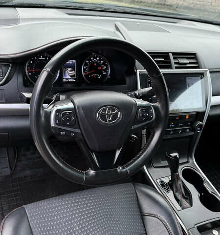 Тойота Камри 2015 в Волочиске на Automoto.ua Черный Тойота Камри, объемом двигателя 2.49 л и пробегом 183 тыс. км за 14400 $, фото 2 на Automoto.ua